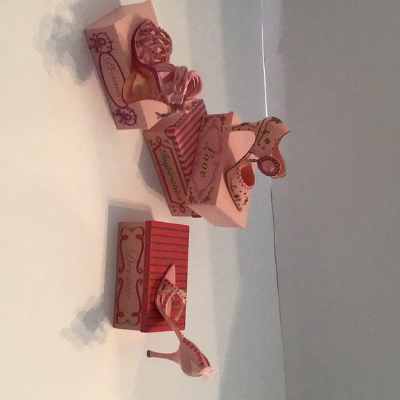 Breast Awareness high heels and shoe boxes - Picture 5 of 13